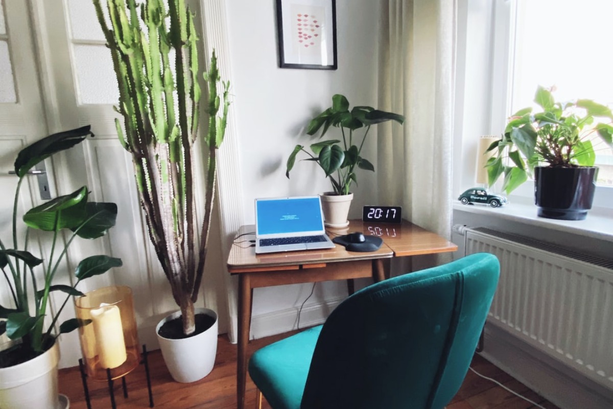 Titelbild zu „Wie man sich bei Home Office Arbeiten am besten konzentrieren kann“