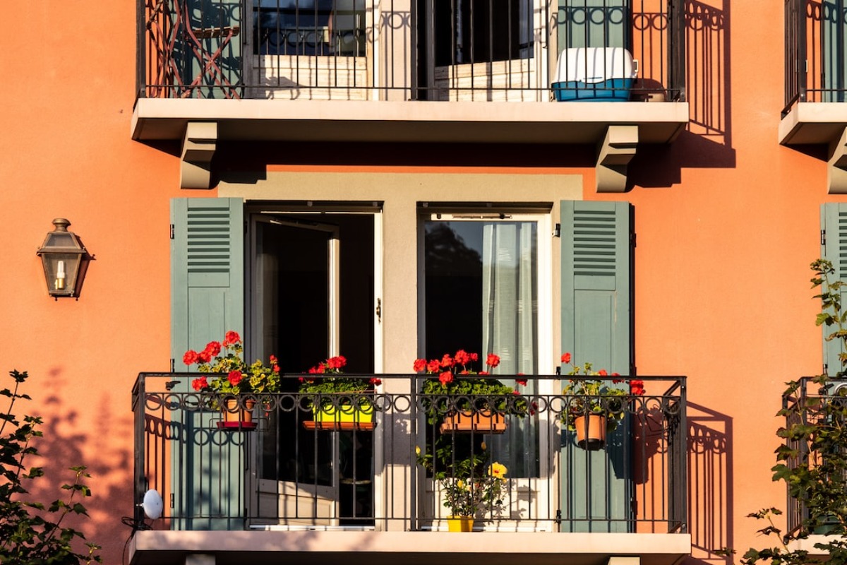 Titelbild zu „Sich für einen Balkon aus Aluminium entscheiden, was Sie wissen sollten“