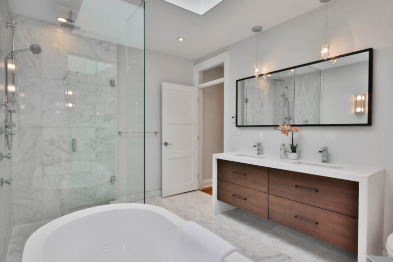 Badezimmer renovieren: Die besten Tipps! Badezimmer renovieren: Die besten Tipps!