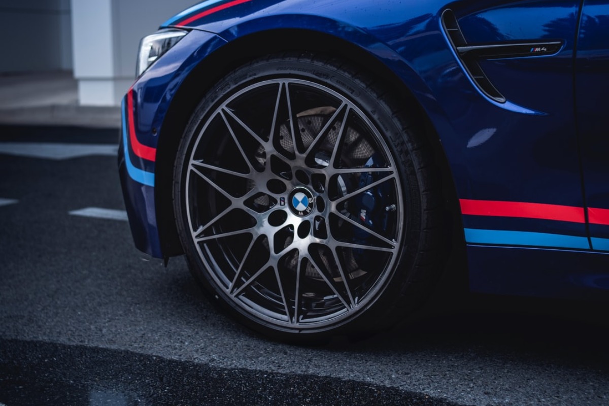 Titelbild zu „Das Beste für Ihren BMW – bringen Sie Ihr liebstes Kind auf Vordermann“